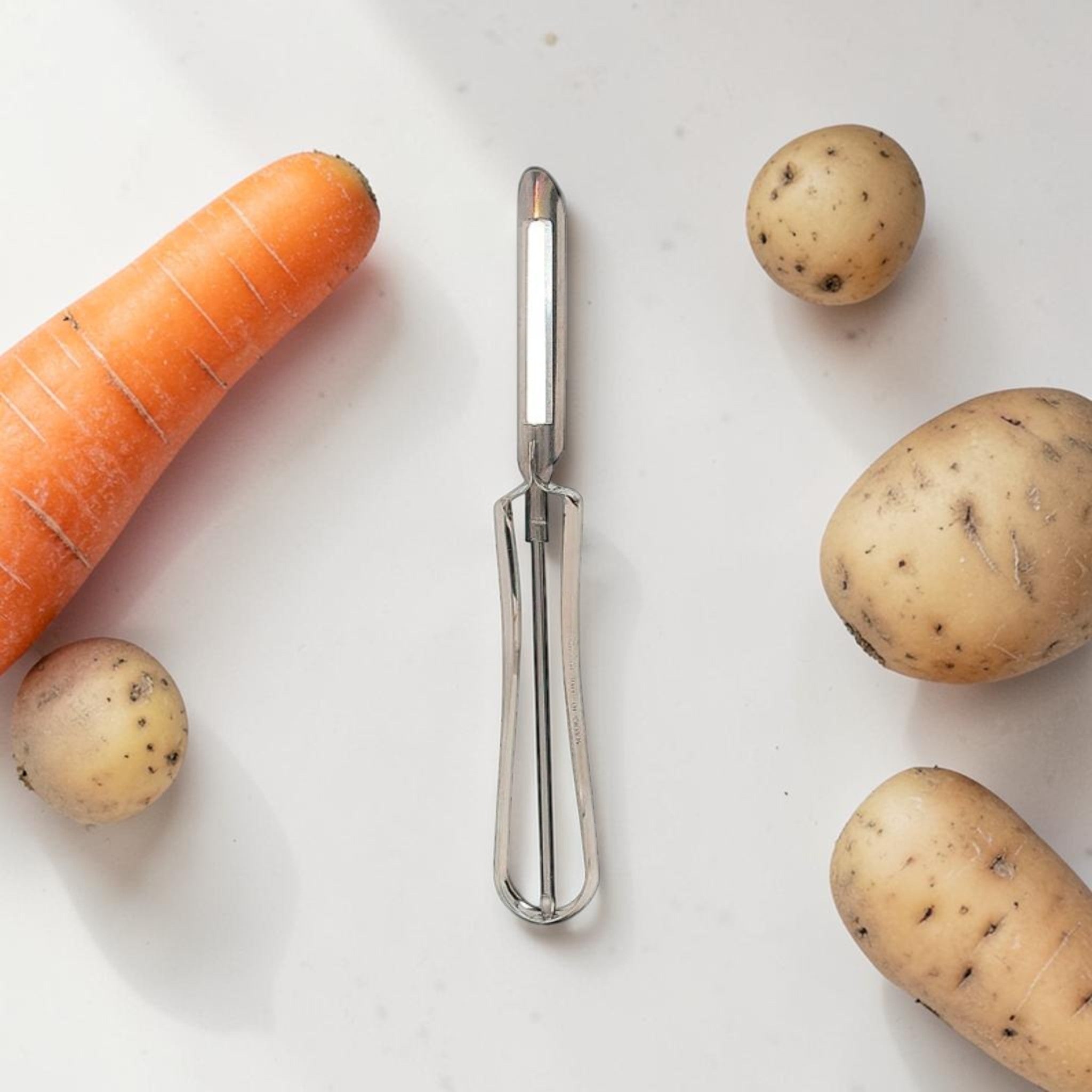 Stainless Steel Swivel Blade Vegetable Peeler with Ergonomic Grip, Kitchen Tool