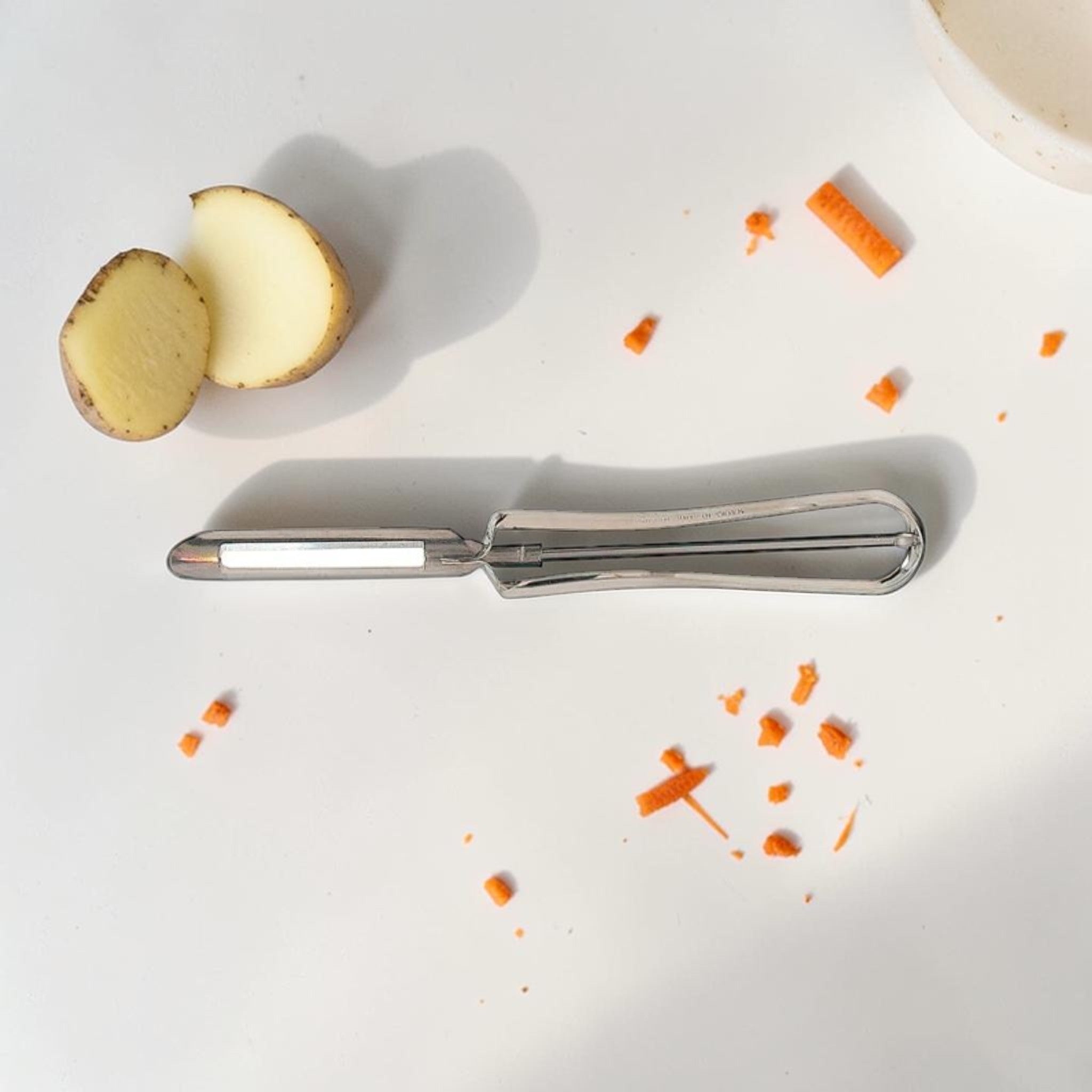 Stainless Steel Swivel Blade Vegetable Peeler with Ergonomic Grip, Kitchen Tool